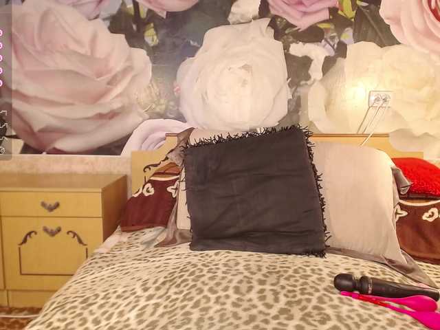 Live sex webcam photo for -Karolina555- #276241670