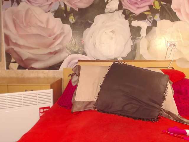 Live sex webcam photo for -Karolina555- #276724673