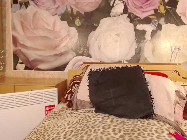 Live sex webcam photo for -Karolina555- #277255675