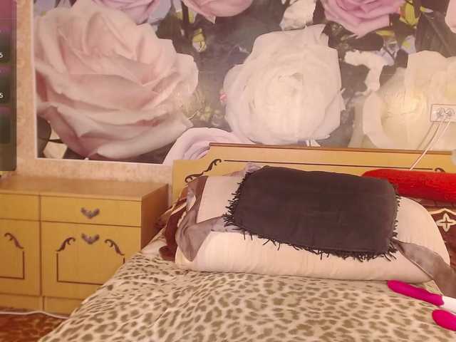 Live sex webcam photo for -Karolina555- #278762741