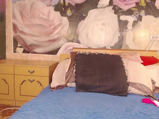 Live sex webcam photo for -Karolina555- #284153927