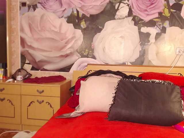 Live sex webcam photo for -Karolina555- #285647242