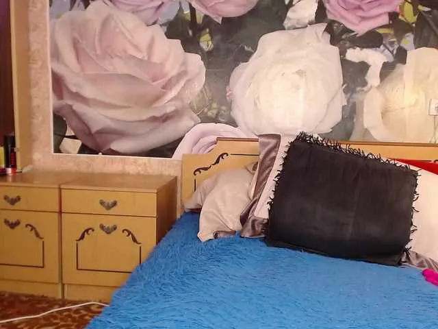 Live sex webcam photo for -Karolina555- #291582774