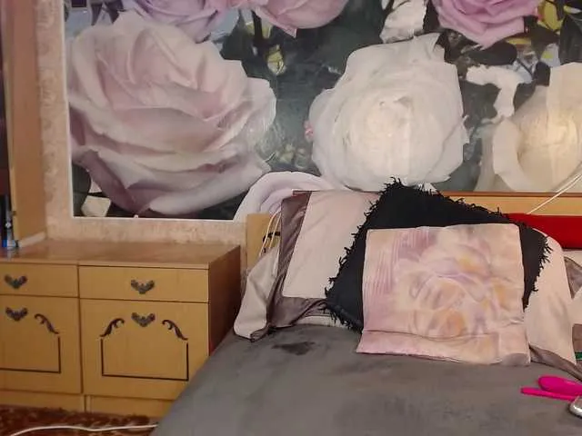 Live sex webcam photo for -Karolina555- #292121701