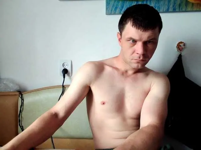 Live sex webcam photo for -Klub777- #275679316