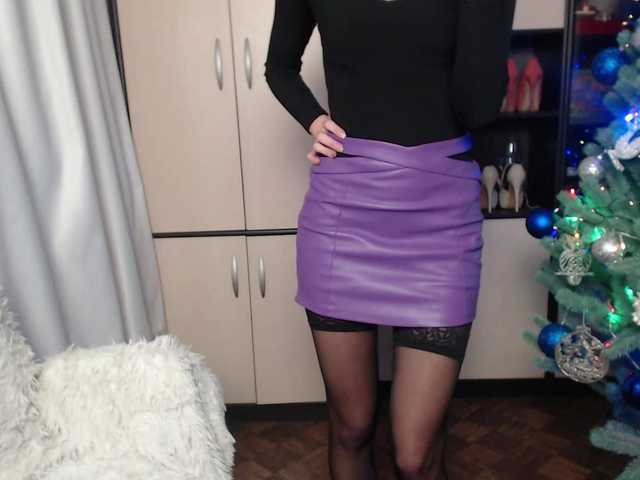 Live sex webcam photo for -LadyLUCK- #271785980