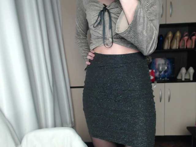 Live sex webcam photo for -LadyLUCK- #272491375