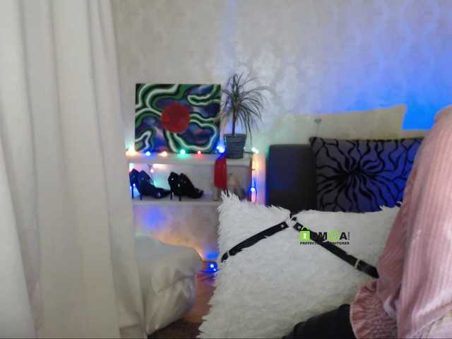 Live sex webcam photo for -LadyLUCK- #277140638