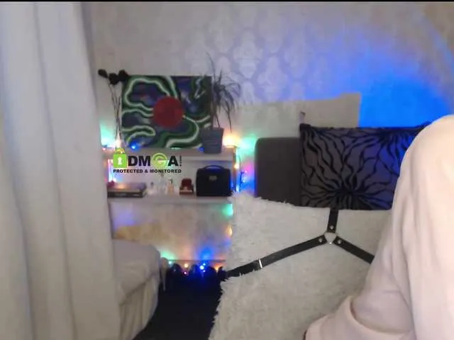 Live sex webcam photo for -LadyLUCK- #278058058