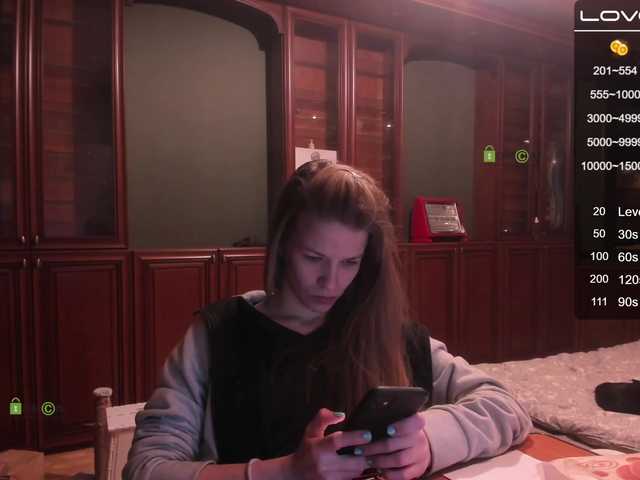 Live sex webcam photo for -LeeLoo- #271777643