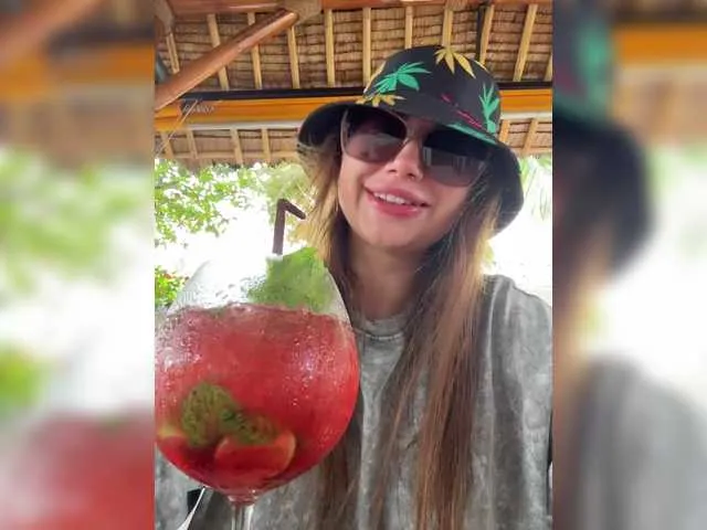 Live sex webcam photo for -LeiaProseccina- #292194619