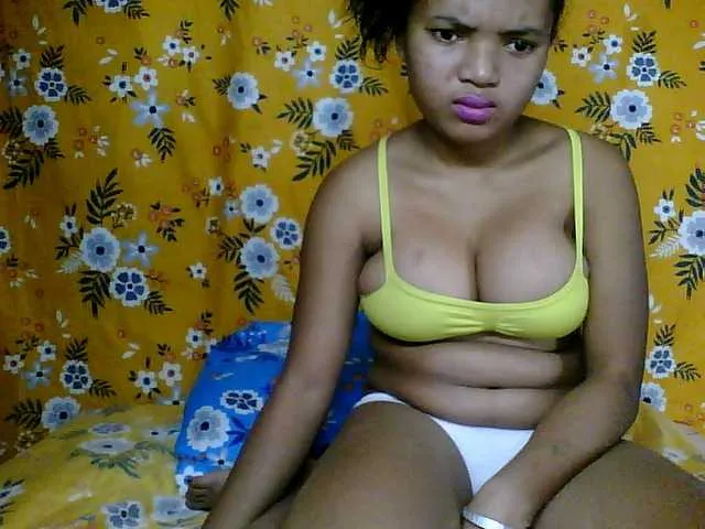 Live sex webcam photo for -Lolly- #273547924