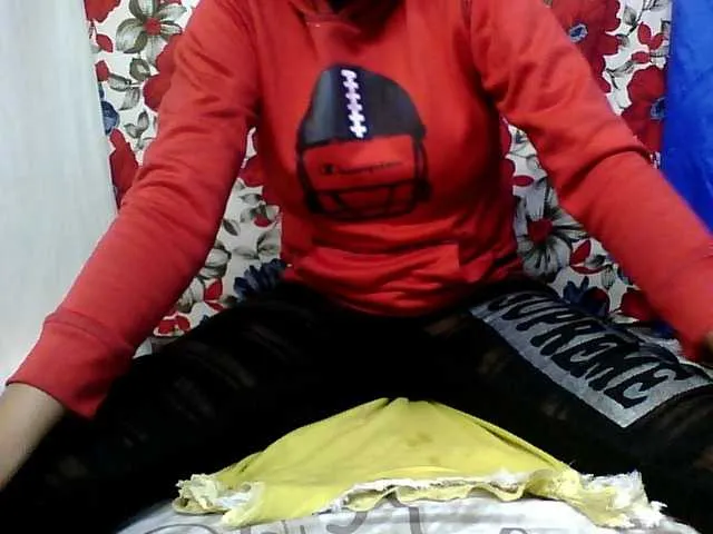 Live sex webcam photo for -Lolly- #273590869