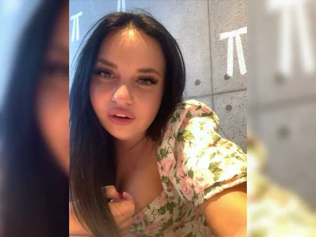 Live sex webcam photo for -Louise- #275502558
