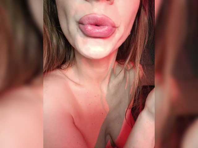 Live sex webcam photo for -MAlVINKA- #290688376