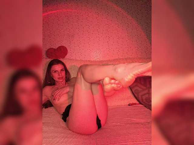 Live sex webcam photo for -MAlVINKA- #290817756