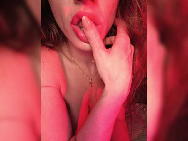 Live sex webcam photo for -MAlVINKA- #290851439