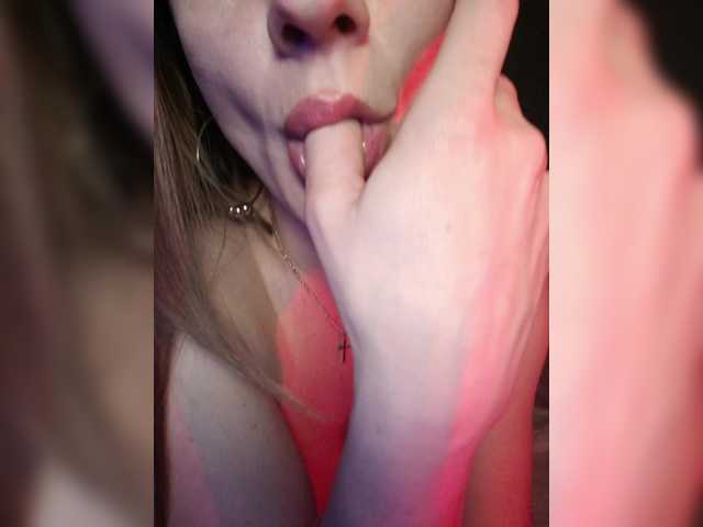 Live sex webcam photo for -MAlVINKA- #290858642