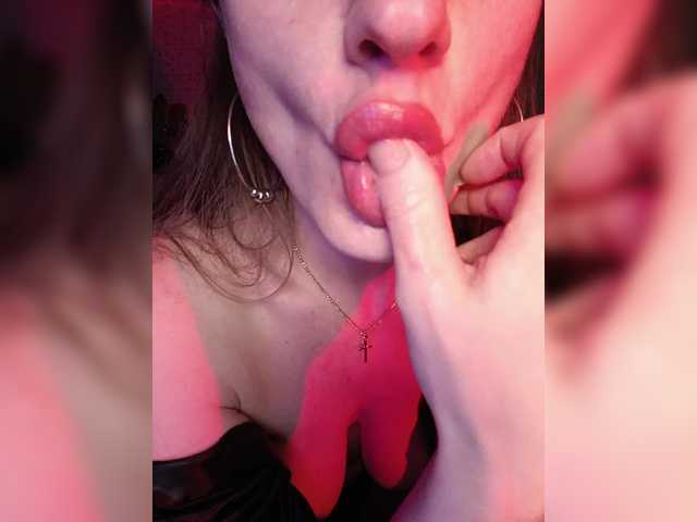 Live sex webcam photo for -MAlVINKA- #290866056