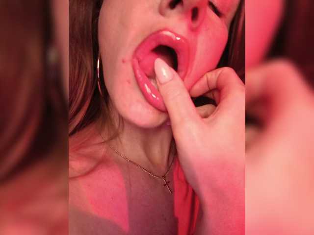 Live sex webcam photo for -MAlVINKA- #291067394