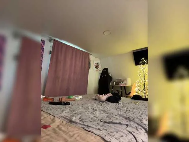 Live sex webcam photo for -MaybeBaby- #291239148