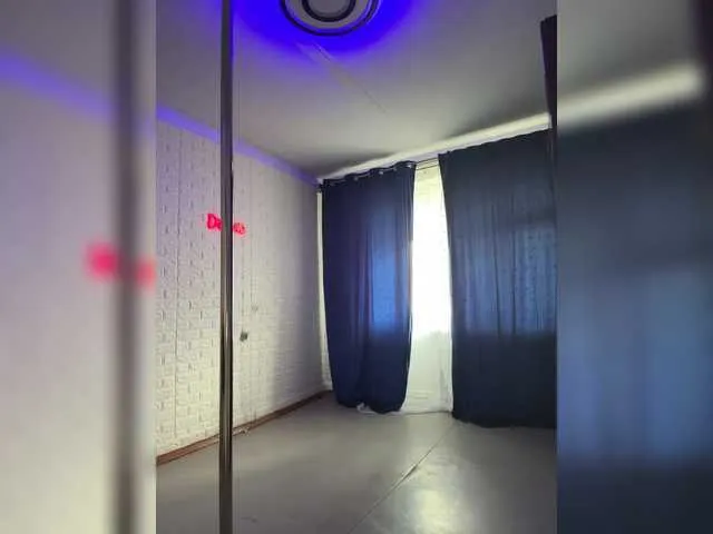 Live sex webcam photo for -MaybeBaby- #291569895