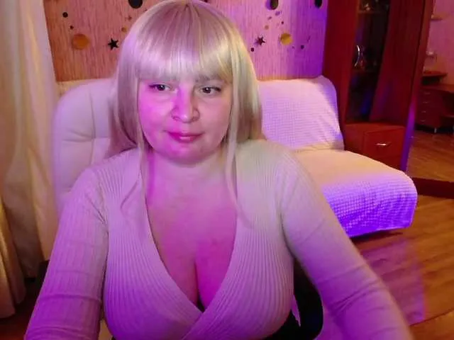 Live sex webcam photo for -MeowMeow- #290549458