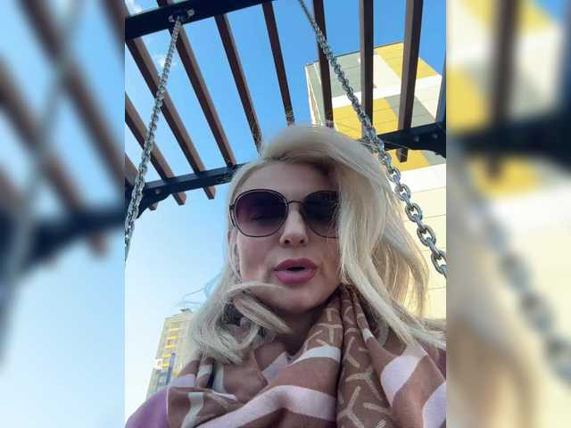 Live sex webcam photo for -Molly- #291022021