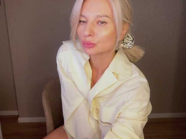 Live sex webcam photo for -Molly- #291452378