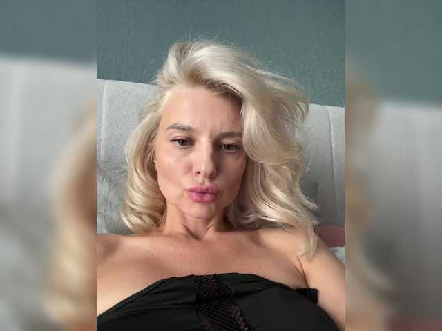 Live sex webcam photo for -Molly- #291642028