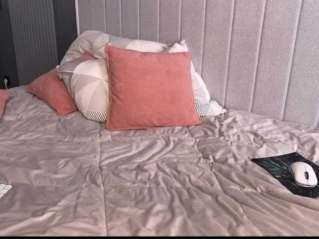 Live sex webcam photo for -Molly- #291836852