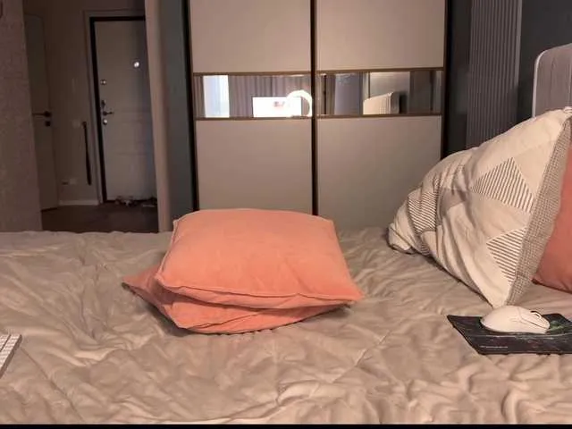 Live sex webcam photo for -Molly- #291845626