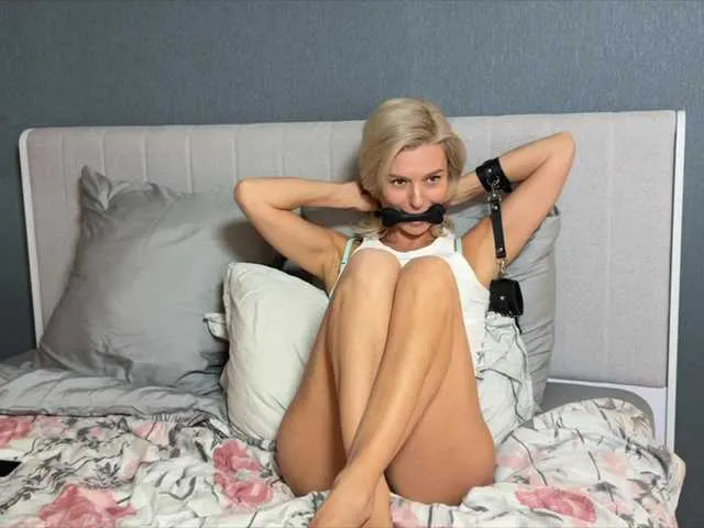 Live sex webcam photo for -Molly- #292214200