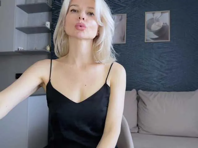 Live sex webcam photo for -Molly- #293611972