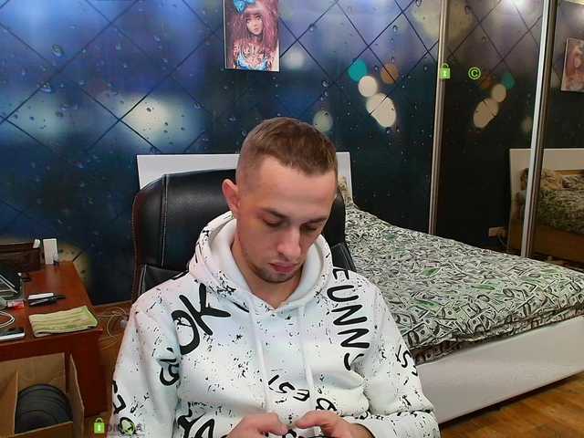 Live sex webcam photo for -MrLover- #292081348