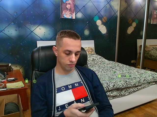 Live sex webcam photo for -MrLover- #292090458