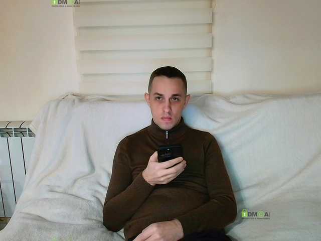 Live sex webcam photo for -MrLover- #292095172