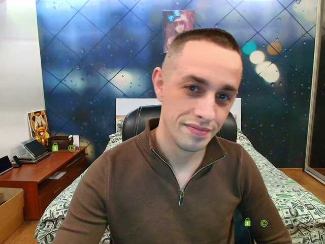 Live sex webcam photo for -MrLover- #292097649