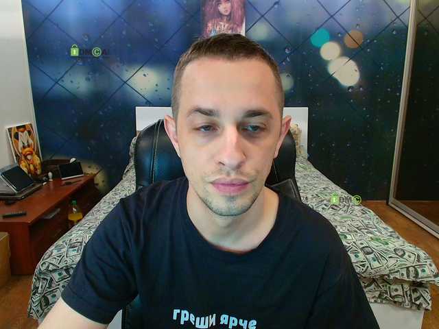 Live sex webcam photo for -MrLover- #292143898