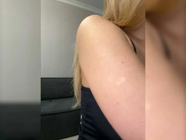Live sex webcam photo for -MyBae- #275825280