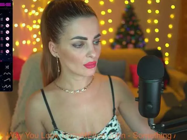 Live sex webcam photo for -Queen-Maria- #272119391