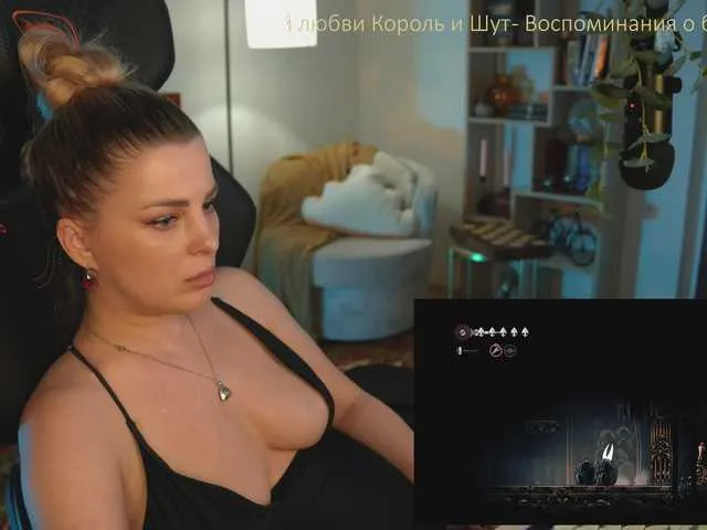 Live sex webcam photo for -Queen-Maria- #291835117