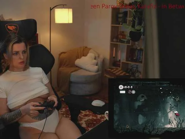 Live sex webcam photo for -Queen-Maria- #291918330