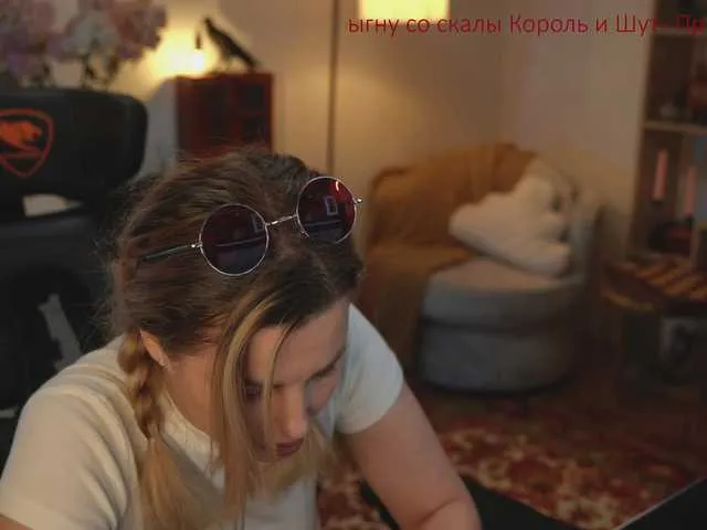 Live sex webcam photo for -Queen-Maria- #291919765