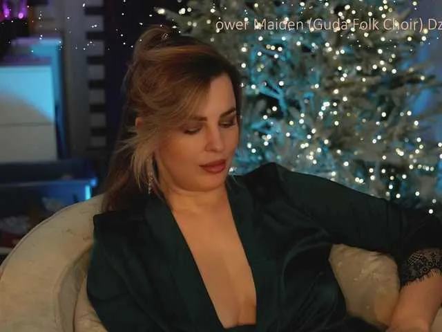 Live sex webcam photo for -Queen-Maria- #292338762