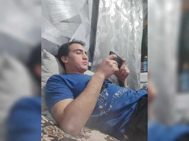 Live sex webcam photo for -RUS- #290178427