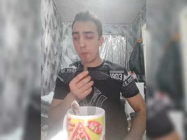 Live sex webcam photo for -RUS- #290237410