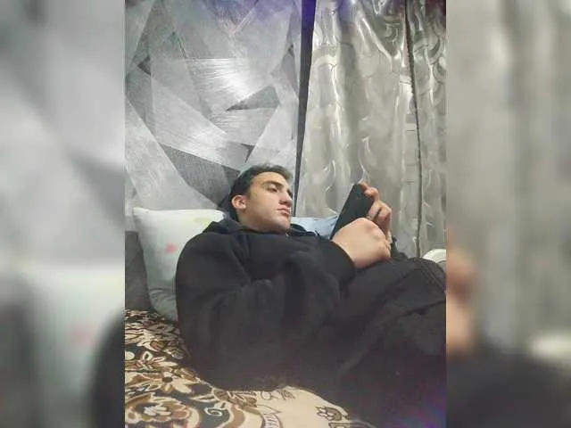 Live sex webcam photo for -RUS- #290243887