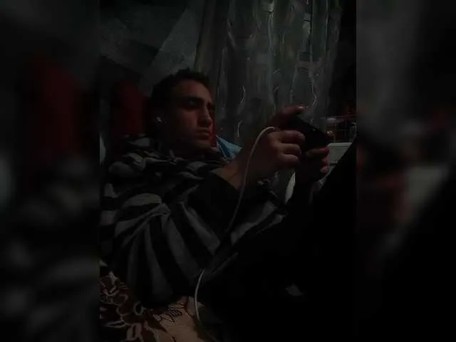 Live sex webcam photo for -RUS- #290773759