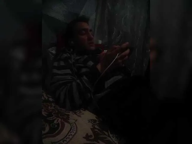 Live sex webcam photo for -RUS- #290952321